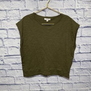 All row green cropped cap/sleeveless top shirt